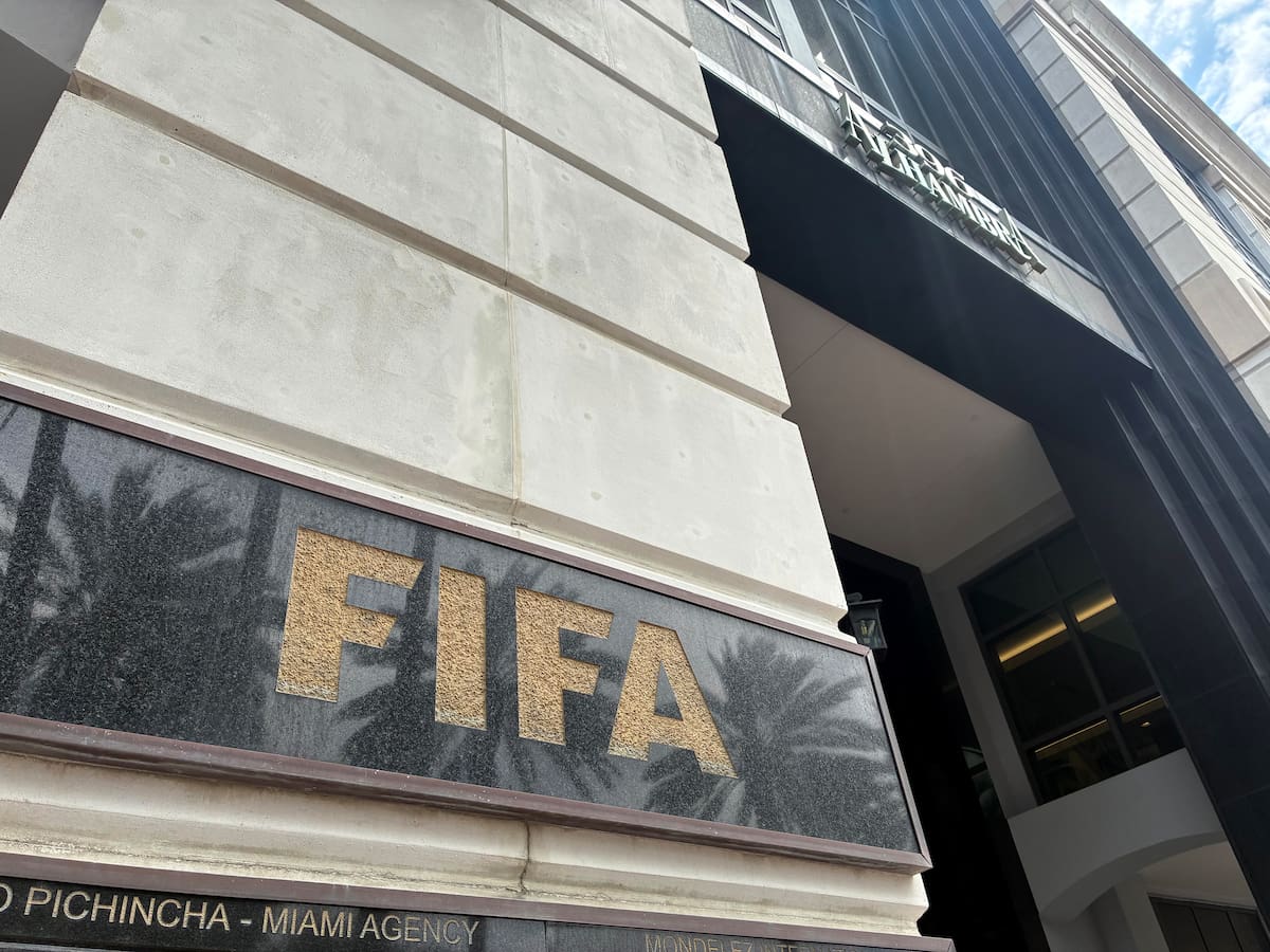 La FIFA confirmó que tiene la intención de ampliar la financiación para el desarrollo del fútbol a más de 10.000 millones de dólares, a través de FIFA Forward Enterprise (FFE), una nueva filial de su propiedad y controlada por ella para consolidar las operaciones comerciales y de eventos de la organización. EFE/ Hugo García/Archivo