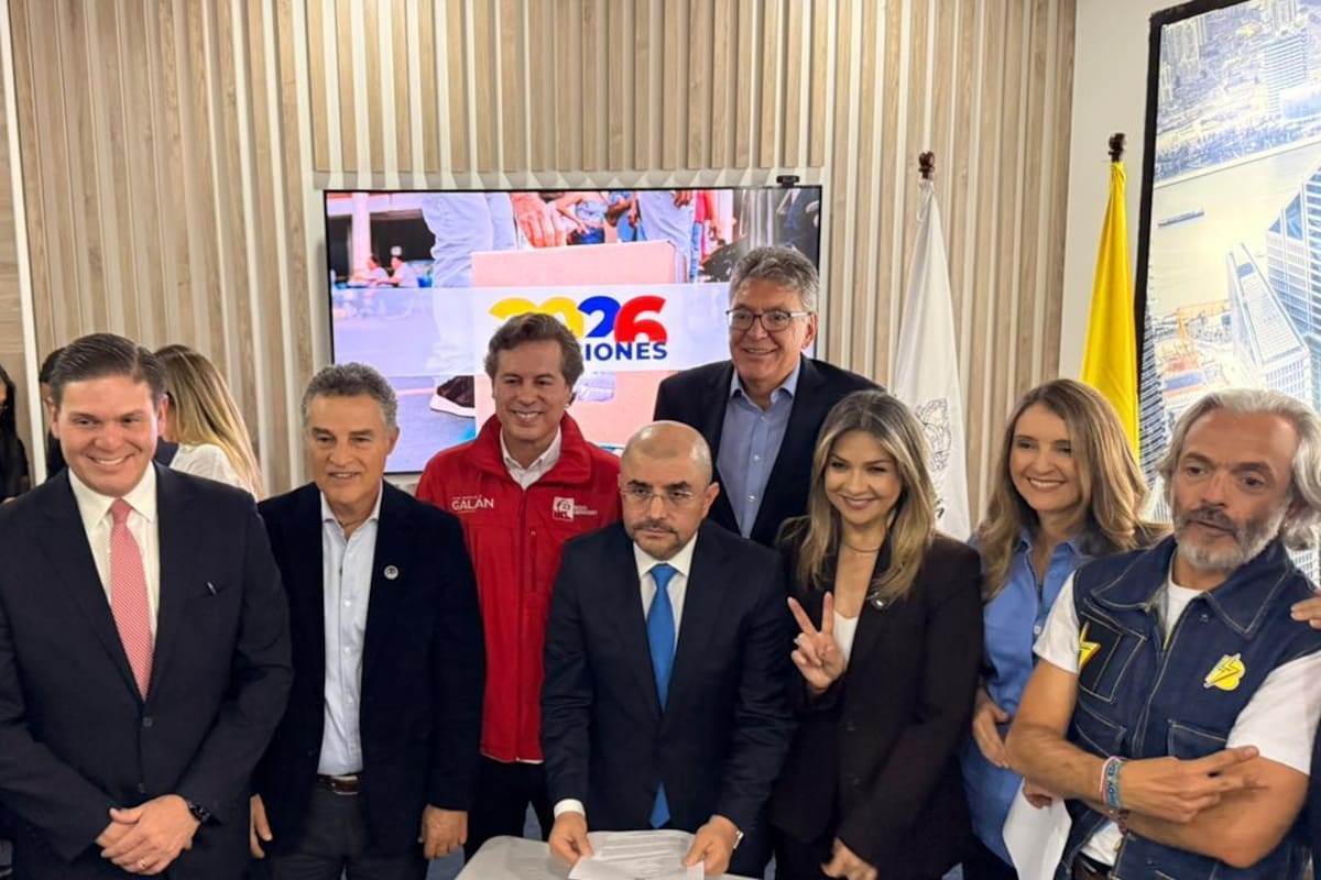 David Luna, Juan Carlos Pinzón, Aníbal Gaviria, Juan Manuel Galán, Mauricio Cárdenas, Vicky Dávila, Paloma Valencia y Juan Daniel Oviedo, participarán en la "La Gran Consulta Por Colombia". // Foto: Cortesía - Equipo de campaña de Paloma Valencia.