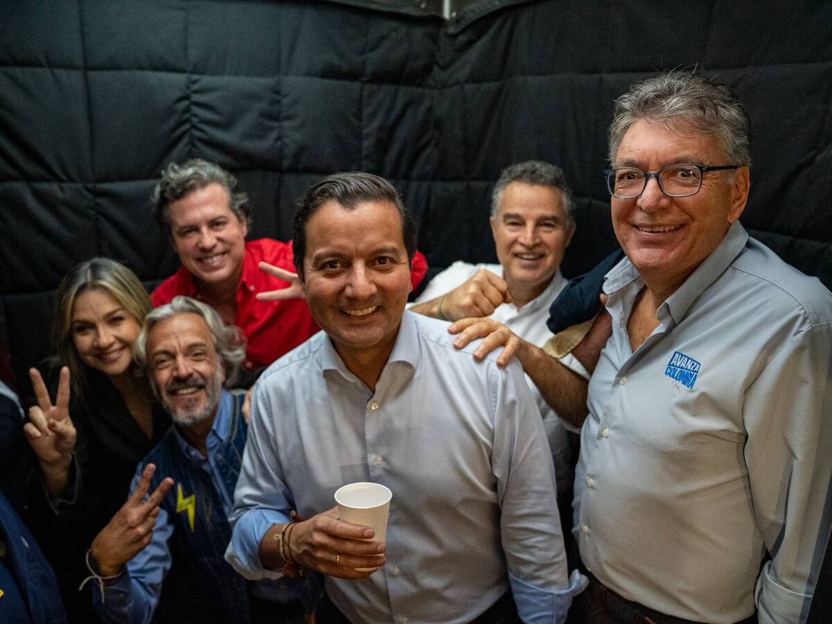 Los precandidatos Juan Manuel Galán, David Luna, Juan Daniel Oviedo, Mauricio Cárdenas, Aníbal Gaviria y Vicky Dávila confirmaron su participación conjunta en la consulta interpartidista. Foto: Redes sociale de los candidatos.