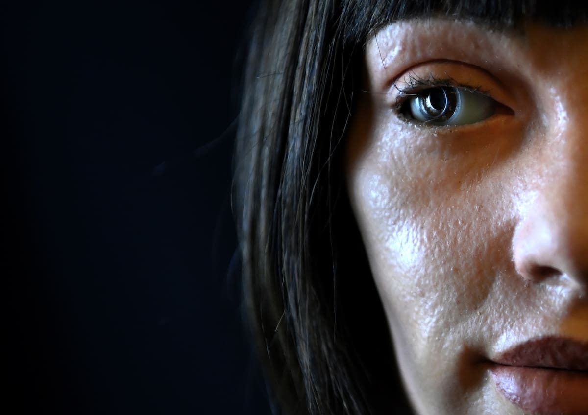 En la imagen de archivo, Ai-Da, un robot ultrarrealista con capacidades de inteligencia artificial. EFE/EPA/NEIL HALL