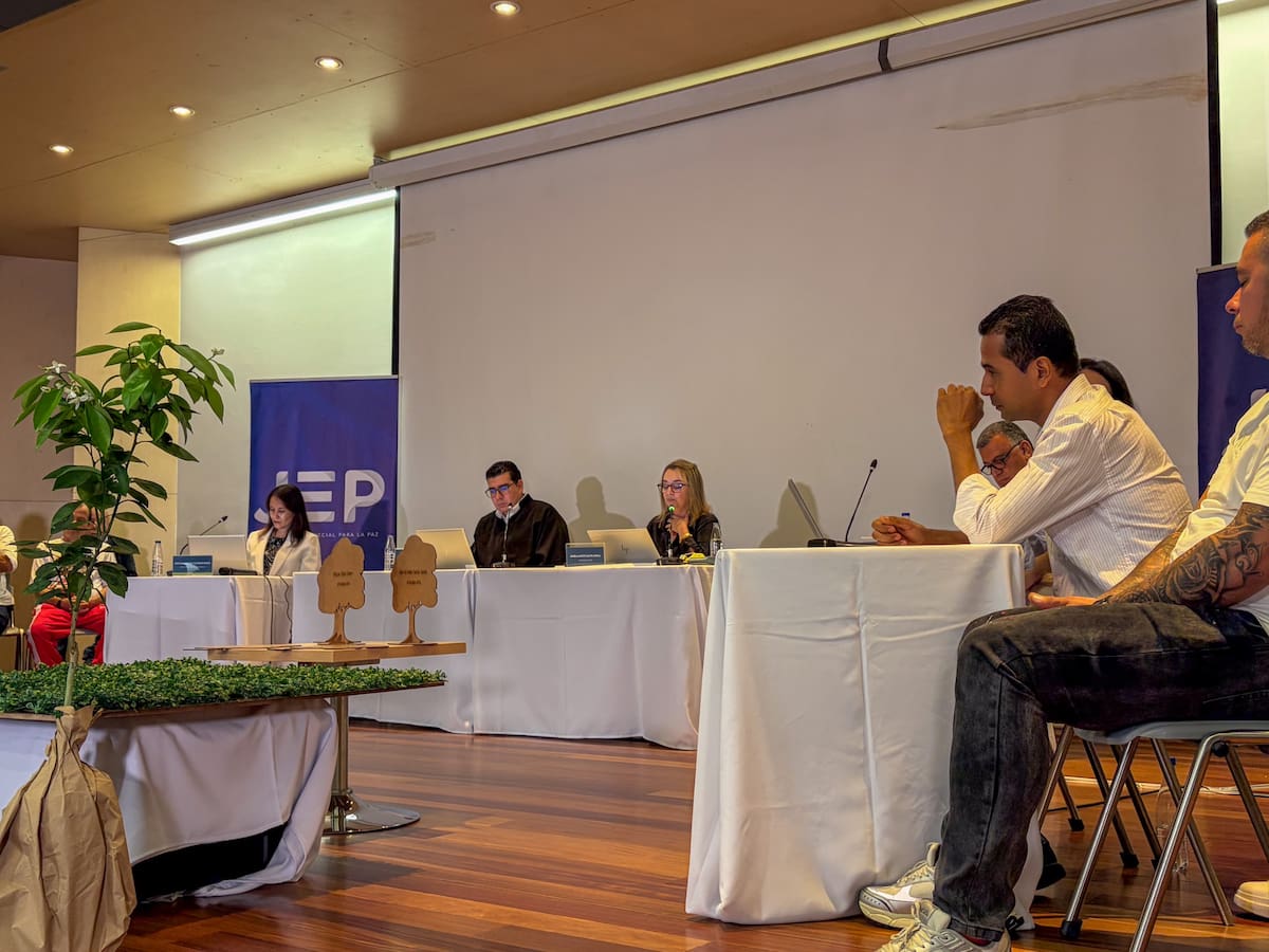La JEP adelantó procesos de reparación de cuatro hechos de “falsos positivos” en Antioquia: militar pidió perdón de rodillas