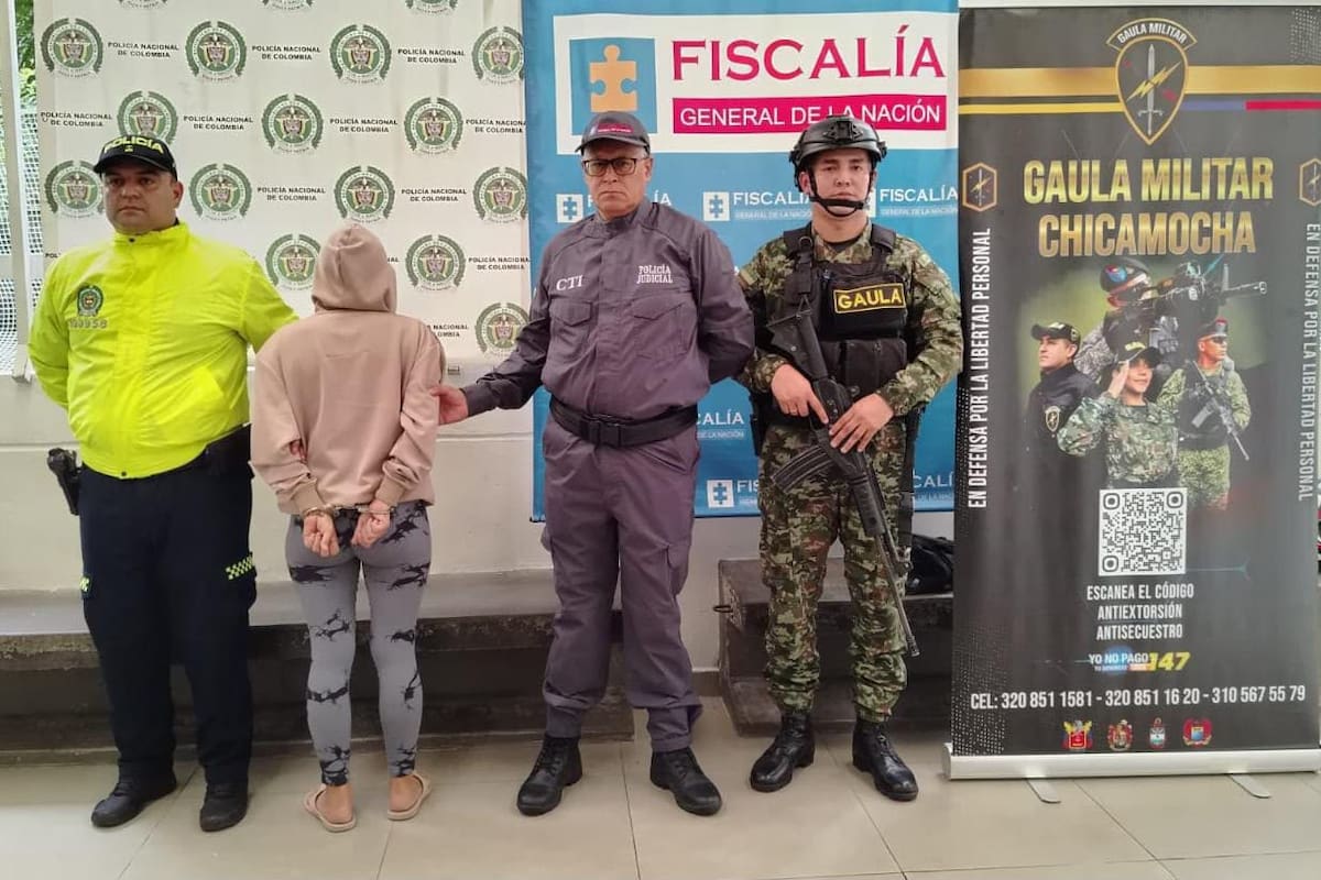 La joven de 18 años fue capturada durante el allanamiento realizado en una vivienda del barrio Betania, en Bucaramanga.