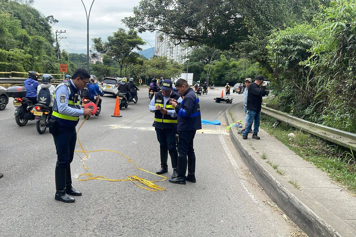La motociclista murió en el lugar del accidente ocurrido sobre la autopista entre Piedecuesta y Floridablanca.