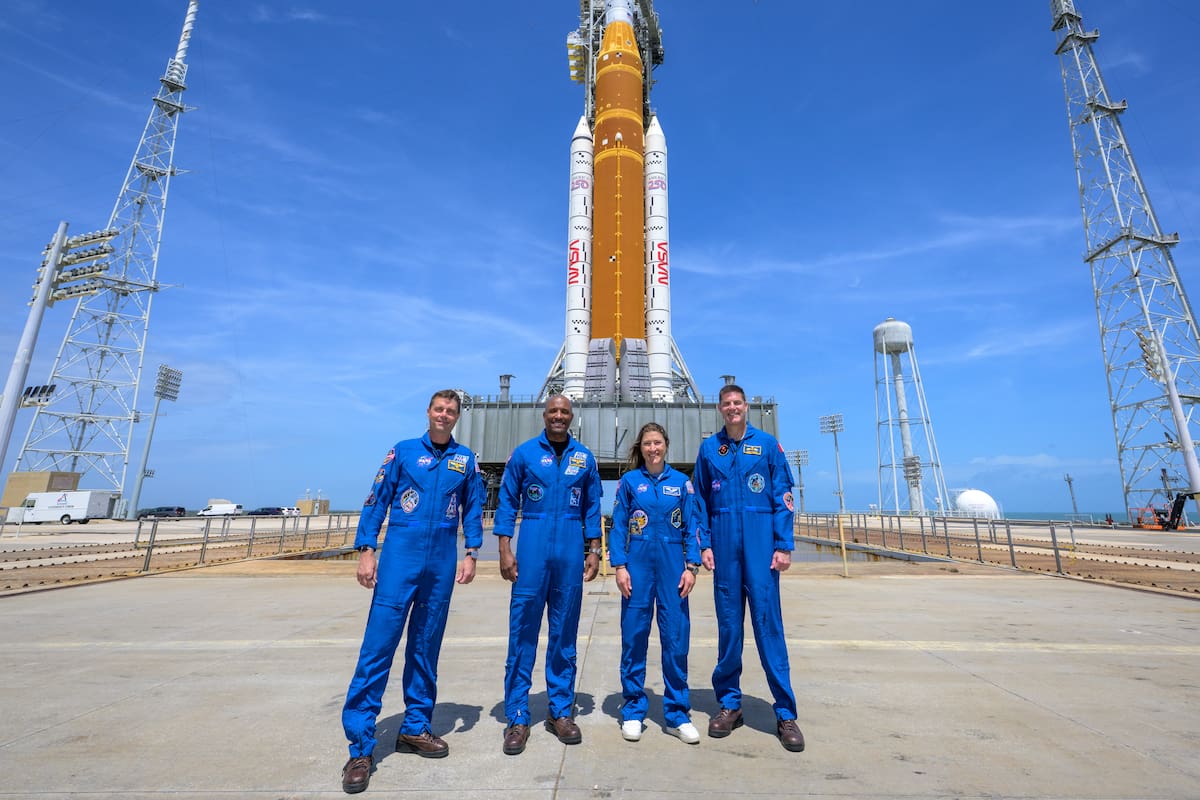 Tripulación de la misión Artemis II, el comandante Reid Wiseman; el piloto Victor Glover; la especialista de misión, Christina Koch y el astronauta de la Agencia Espacial Canadiense (CSA), el especialista de misión Jeremy Hansen
Foto: NASA