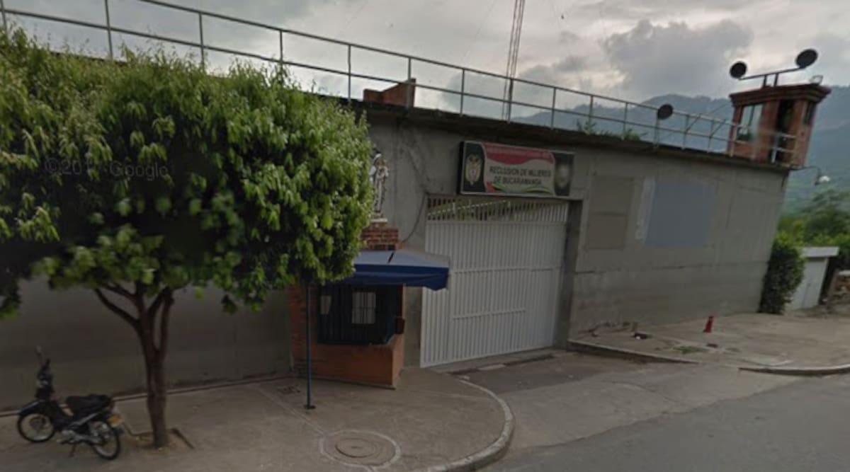 La Policía adelanta las investigaciones para establecer qué provocó la fuerte detonación en la calle 45.