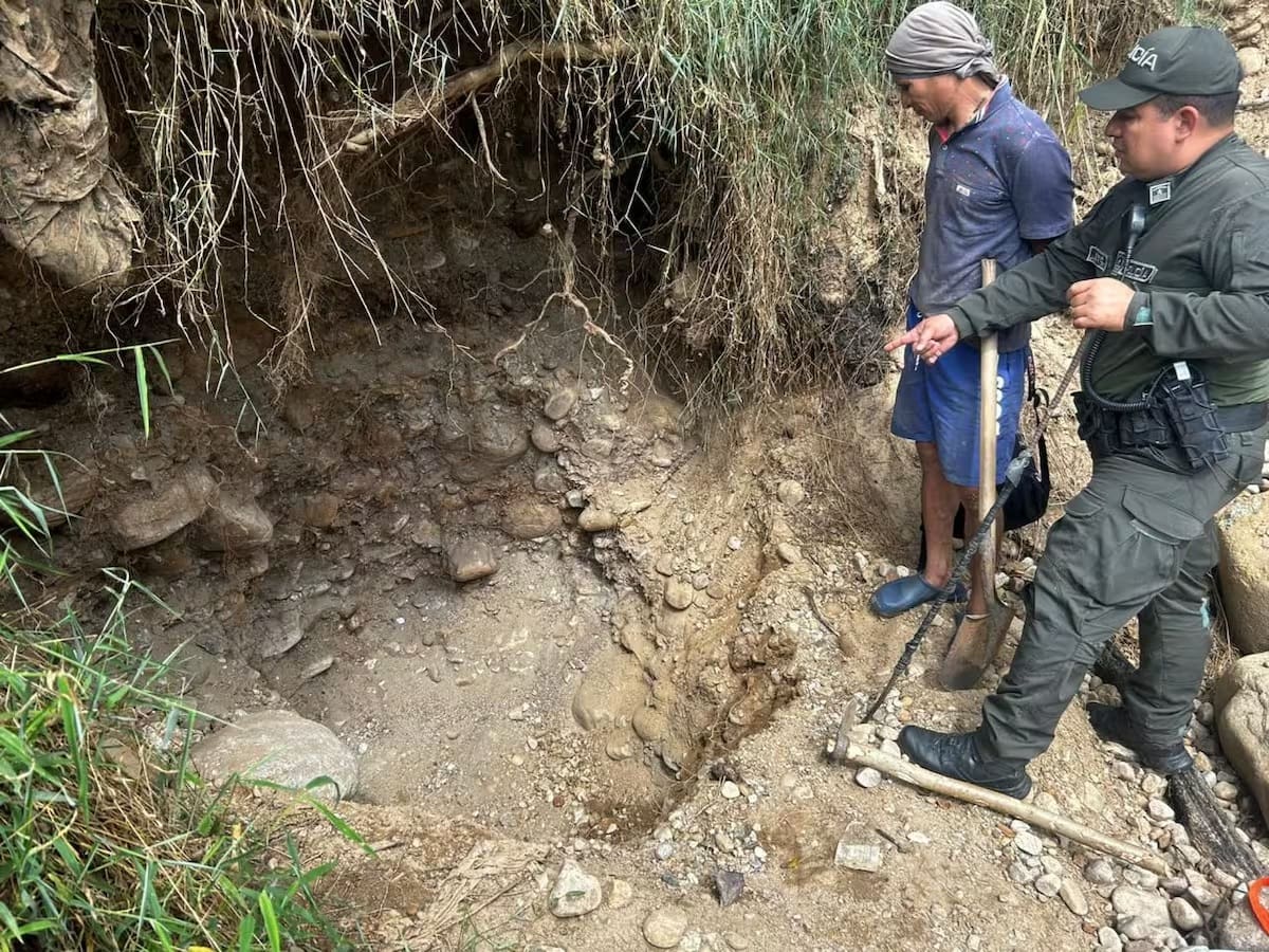 La Policía encontró herramientas y equipos utilizados, presuntamente, para la extracción ilegal de material aurífero.