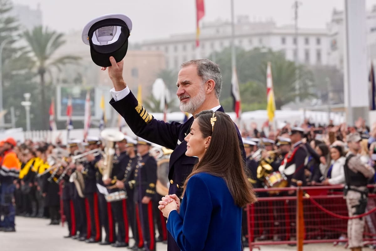 Los reyes Felipe y Letizia despiden en Cádiz a la princesa de Asturias, Leonor, que parte este sábado en el buque escuela de la Armada española Juan Sebastián de Elcano para iniciar la travesía del 97 crucero de instrucción. EFE/ Román Ríos