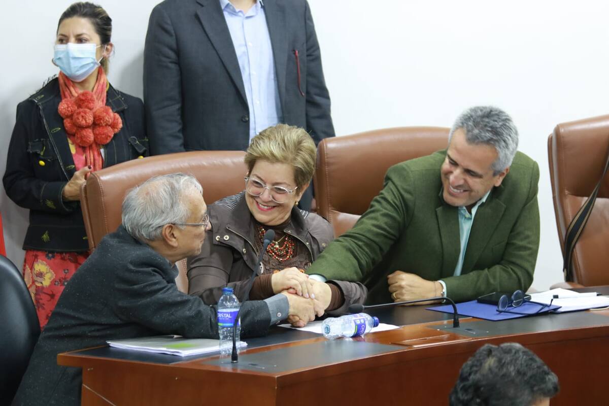 De izquierda a derecha, el ministro de Hacienda, Ricardo Bonilla; la ministra de Trabajo, Gloria Inés Ramírez, y el ministro de Interior, Luis Fernando Velasco | Foto Cortesía Mintrabajo