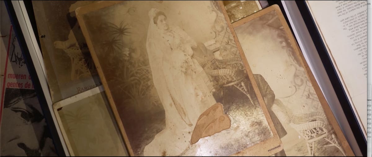 Durante más de un siglo, Amalia Ramírez estuvo casi borrada de la historia. Ahora, el documental La luz por primera vez recupera la vida y la obra de esta mujer santandereana que tomó una de las fotografías más duras de la violencia en Colombia.Foto suministrada/VANGUARDIA