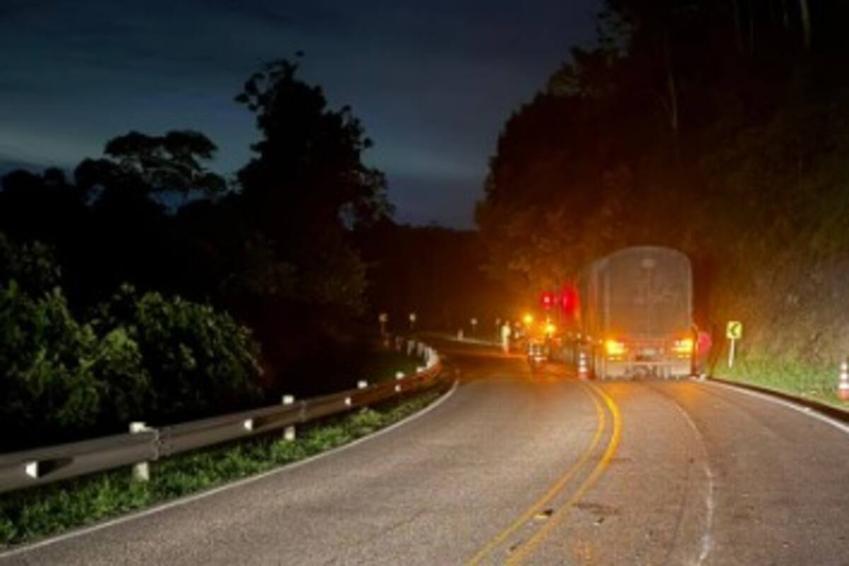 La Seccional de Tránsito y Transporte de la Policía investiga si una invasión de carril causó el fatal accidente.