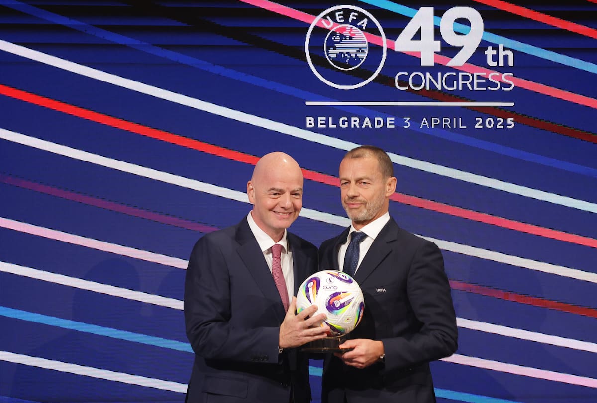 Los presidentes de FIFA Gianni Infantino (IZ) y de UEFA Aleksander Ceferin durante el Congreso de la UEFA en Belgrado el 3 de abril de 2025. (Belgrado) EFE/EPA/ANDREJ CUKIC