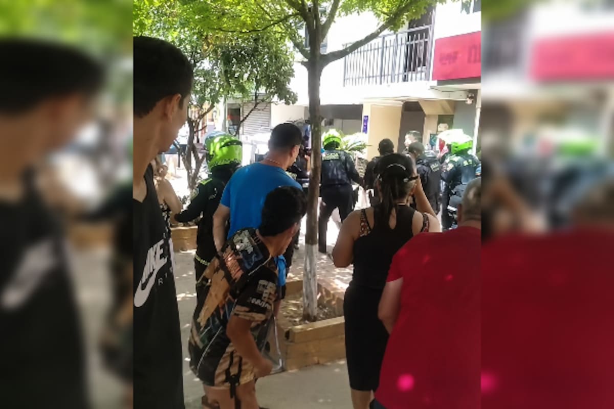 La víctima del ataque armado fue auxiliada por la Policía y trasladada a un centro médico.