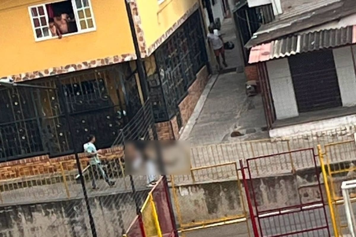 La víctima fue atacada a tiros por hombres armados frente a las Torres de Zafiro, en Piedecuesta. Autoridades investigan el crimen.