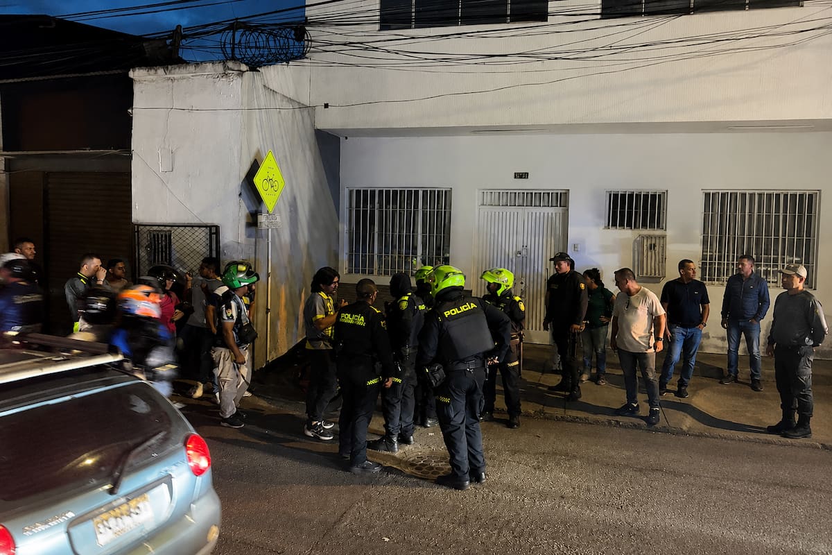 La víctima fue auxiliada y trasladada al Hospital Universitario de Santander, HUS, donde minutos después se confirmó su fallecimiento.