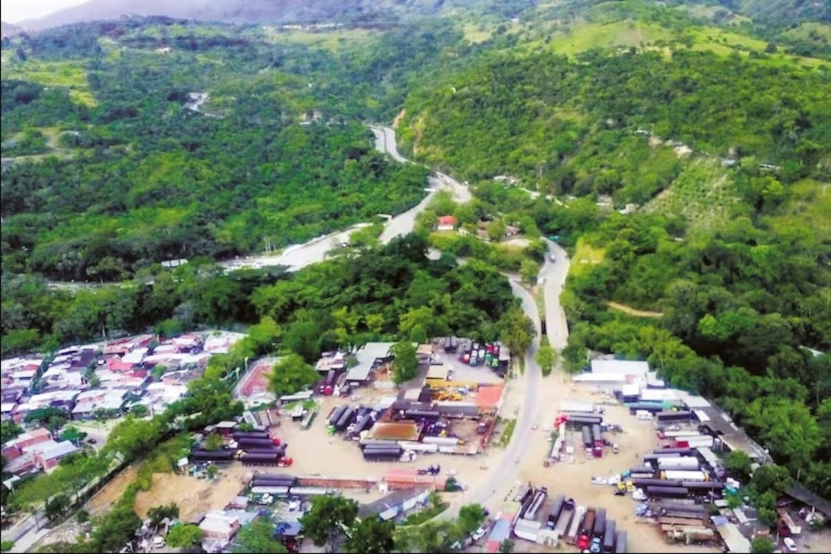 El proyecto contempla 4,5 kilómetros de doble calzada entre La Virgen y La Cemento, con un intercambiador vial en el sector de Colseguros, glorietas en el portal de Metrolínea y en la entrada del barrio Kennedy, así como puentes peatonales.