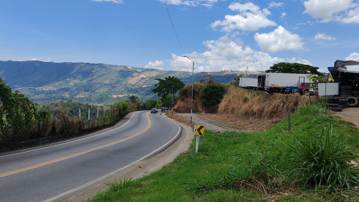 El corredor conecta el norte de Bucaramanga y hace parte del convenio Vías de La Cigarra. Este año se han registrado 26 siniestros viales en esa zona de la ciudad, según la Dirección de Tránsito. / Foto: Marco Valencia / VANGUARDIA