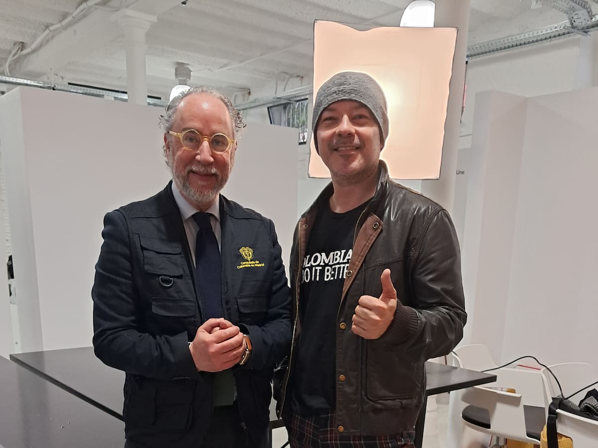 Marcello Chaparro con el cónsul Rodrigo Pinzón Navarro. Foto suministrada/VANGUARDIA