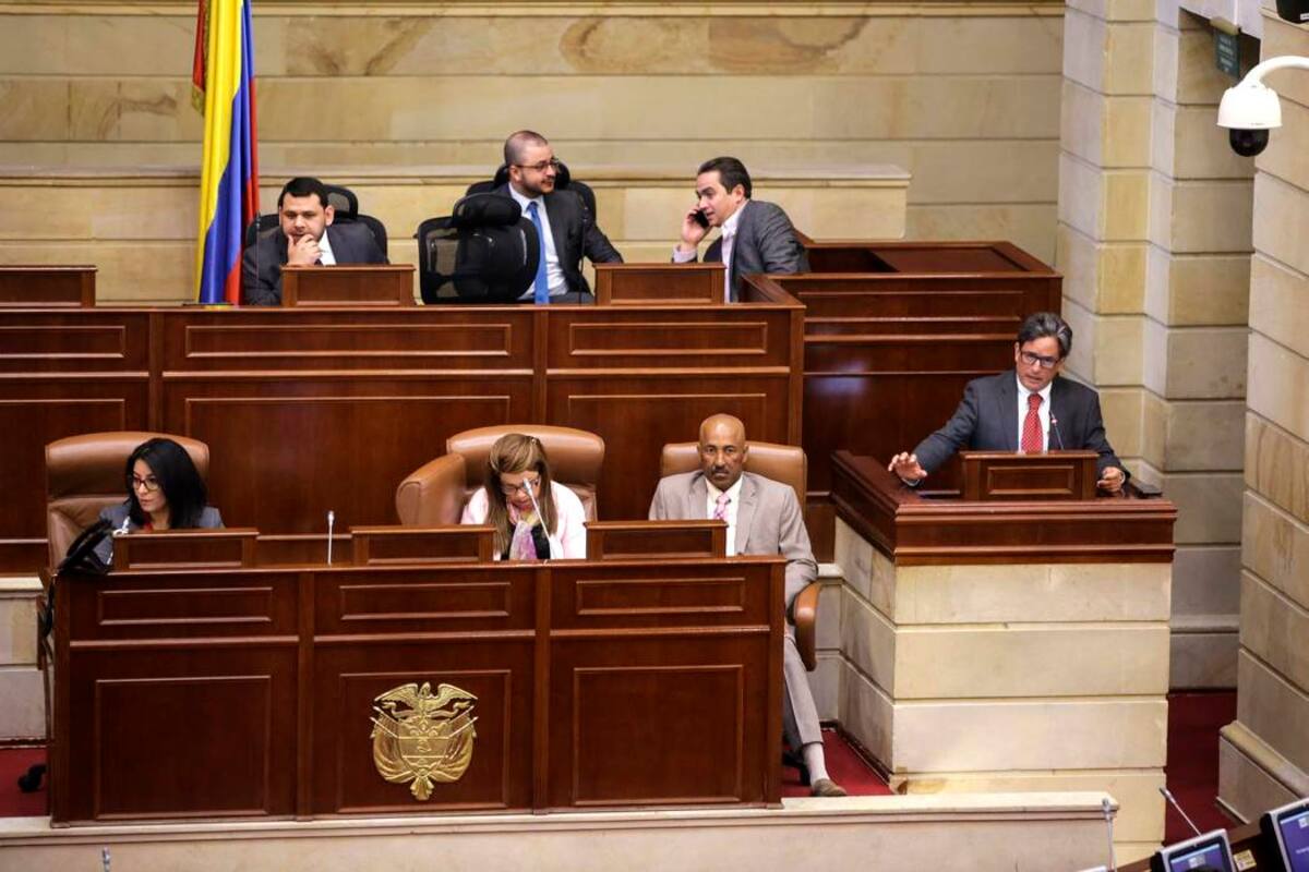Según el ministro Alberto Carrasquilla Barrera, el proyecto establece que solo 3,9% de los pensionados, es decir unos 80.0000, empezarían a ser gravados. (Foto: Colprensa/ VANGUARDIA LIBERAL)