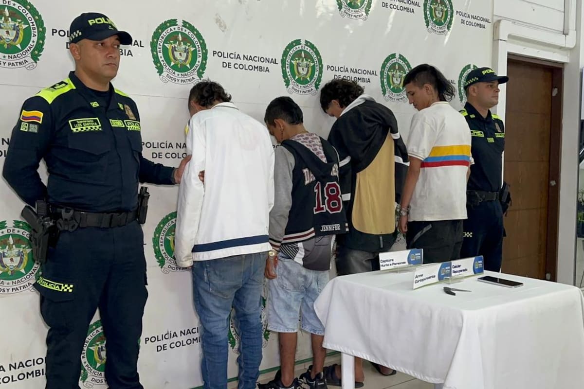 Los cuatro presuntos ladrones fueron capturados en el Centro de Bucaramanga.
Foto: cortesía.