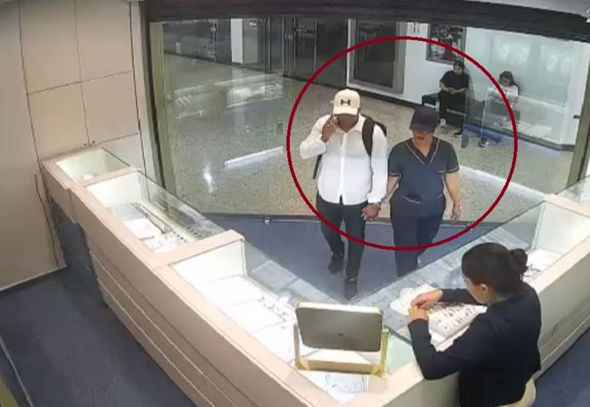 Ladrones ingresaron tomados de la mano fingiendo ser pareja para robar joyería en Bucaramanga