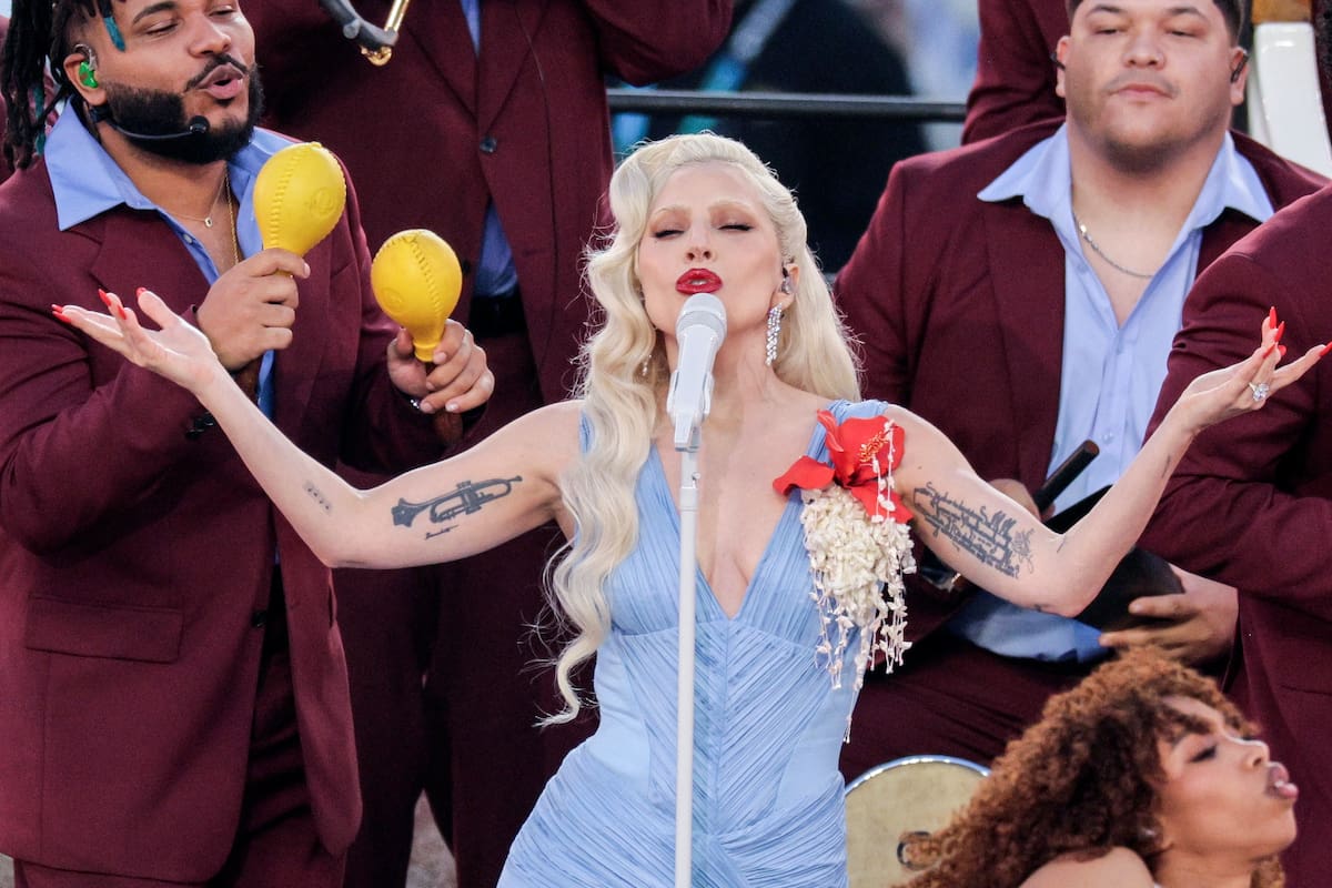 Lady Gaga actúa en el espectáculo del descanso de la Super Bowl LX entre los New England Patriots y los Seattle Seahawks en el Levi's Stadium de Santa Clara, California, EE. UU. EFE/Chris Torres