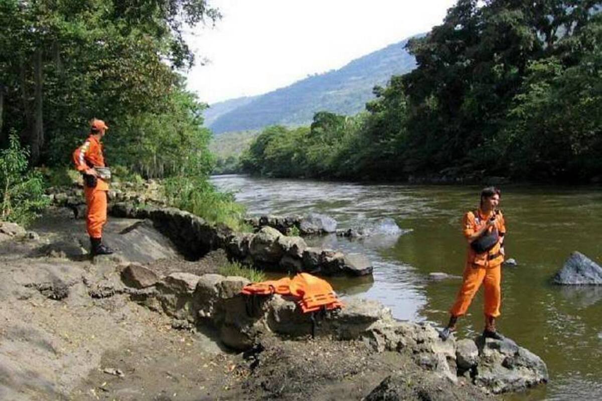 En la búsqueda del cuerpo participaron miembros de la Defensa Civil y miembros de la comunidad. Fue hallado a un kilómetro del lugar donde cayó. (Foto: Archivo/VANGUARDIA LIBERAL)