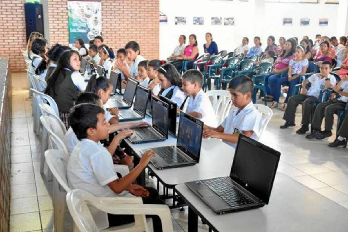 En 82 de los 87 municipios se amplió el ancho de banda de 3 a 15 megas, beneficiando a más de 90 mil niños, niñas y jóvenes. (Foto: Archivo / VANGUARDIA LIBERAL)