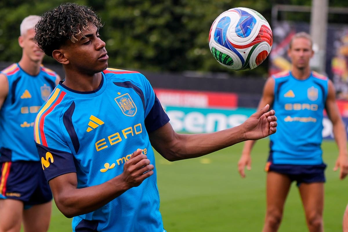 El español Lamine Yamal durante la sesión de entrenamiento de la selección de España. //Foto, AP: Mike Stewart