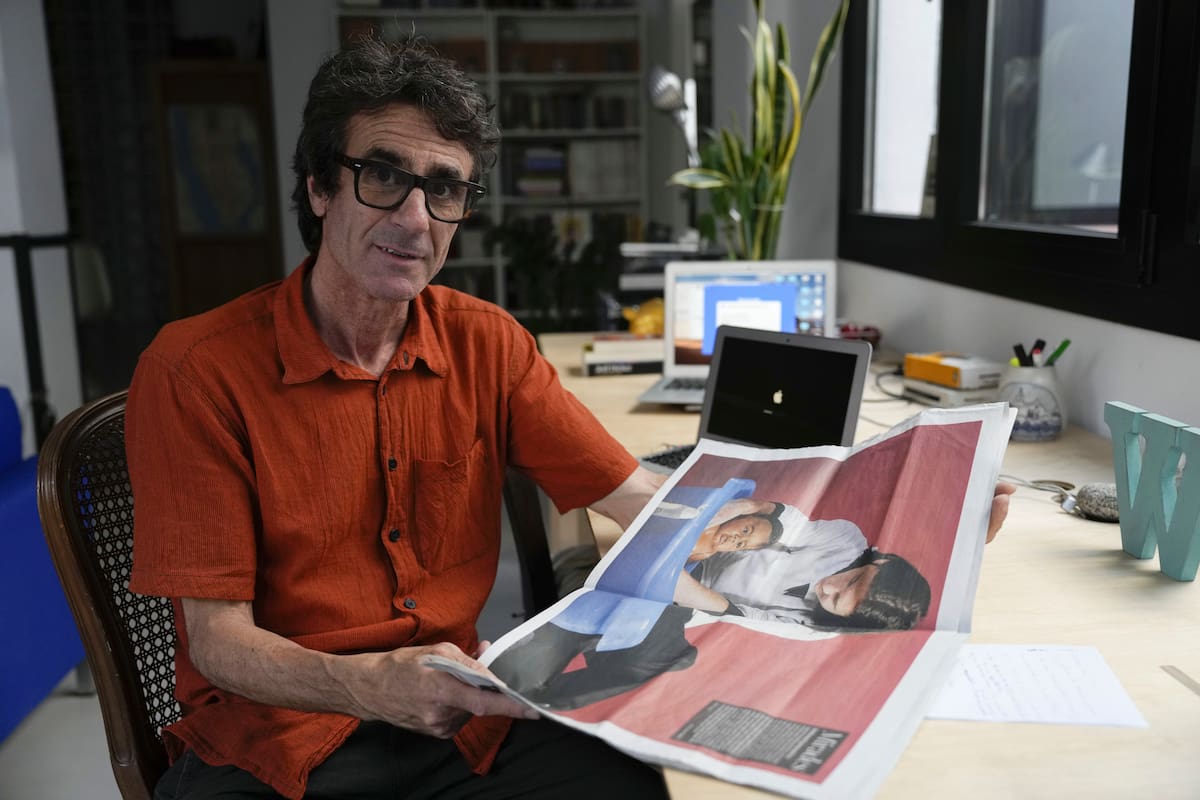 MADRID, 16/07/2026.- Fotografía de archivo, tomada el 10/07/2024, de una entrevista con Joan Monfort, el autor de la icónica foto en la que comparten escenario un joven Leo Messi y un bebé Lamine Yamal en 2007. Lamine Yamal, estrella de la selección española, cumplirá su sueño de enfrentarse a Leo Messi, su ídolo, casi 19 años después de la foto en la que el crack argentino bañaba al jugador español, cuando este apenas tenía unos meses. EFE/Archivo/Alejandro García