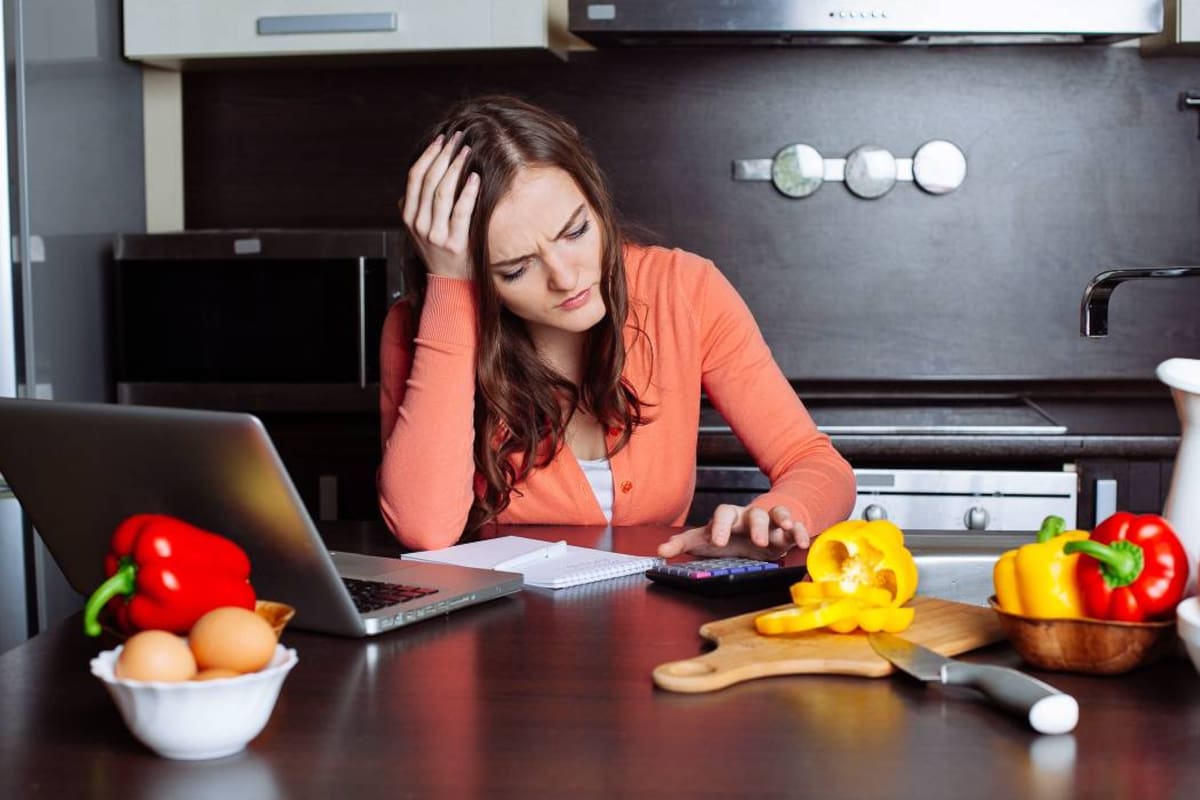 En marzo, según la Encuesta de Opinión del Consumidor de Fedesarrollo, el Índice de Confianza del Consumidor se mantuvo en niveles negativos, pero completó dos meses consecutivos de recuperación. En el mismo mes, las ventas reales del comercio minorista registraron una variación de 1,9 %. (Foto: / VANGUARDIA LIBERAL)