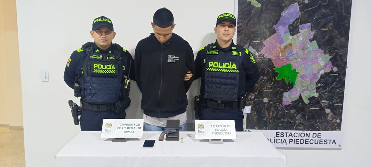 Las armas y municiones incautadas quedaron a disposición de la Fiscalía General de la Nación.