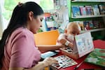 Las aulas donde los niños siguen estudiando mientras enfrentan sus enfermedades en Santander