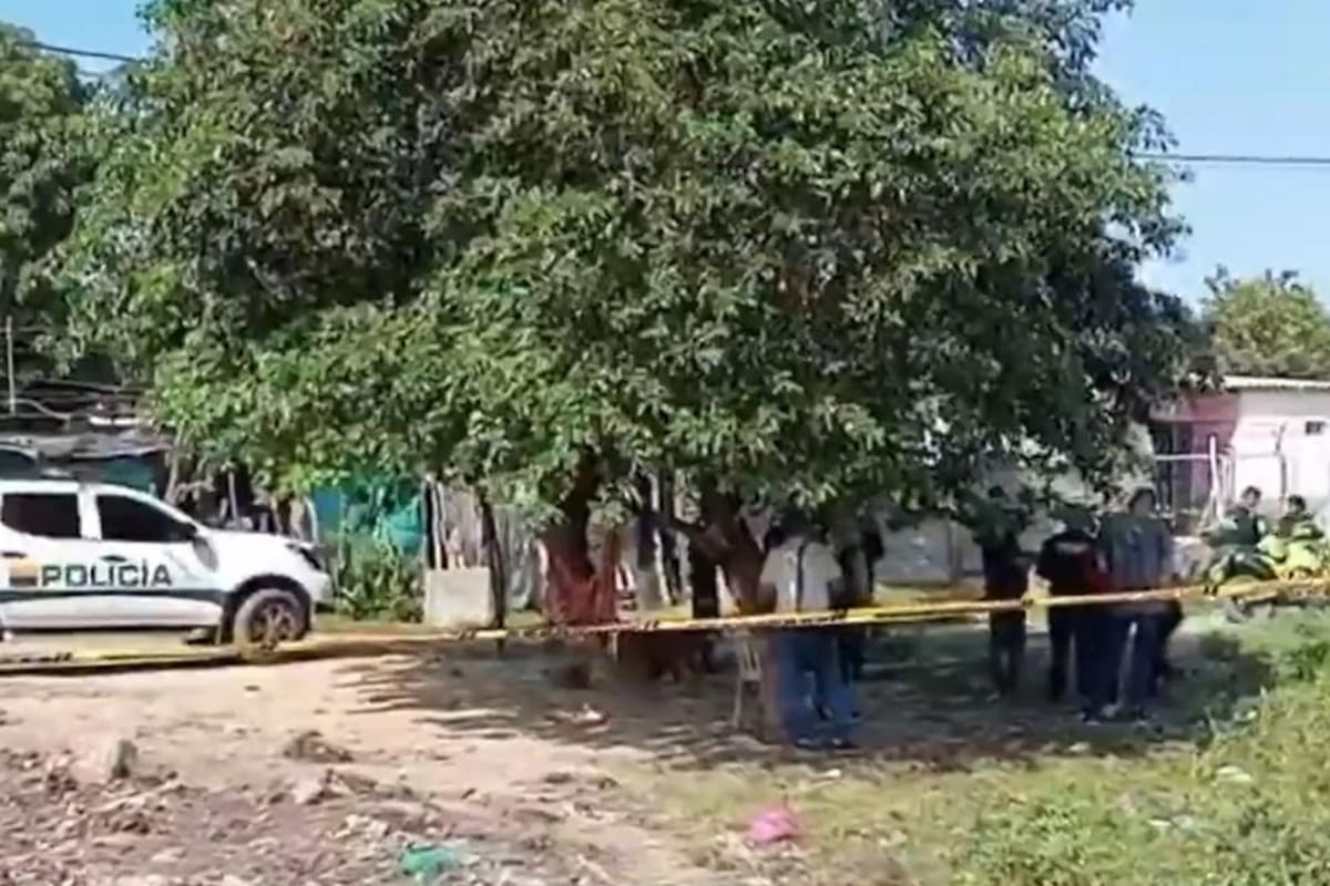 Las autoridades buscan a cuatro hombres que serían los responsables del múltiple crimen