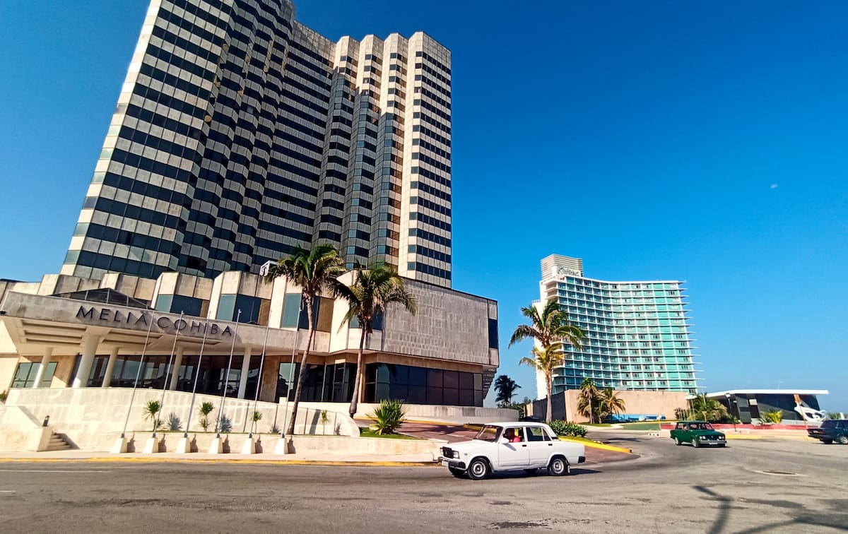 Fotografía de archivo de un hotel en La Habana. EFE/Ernesto Mastrascusa