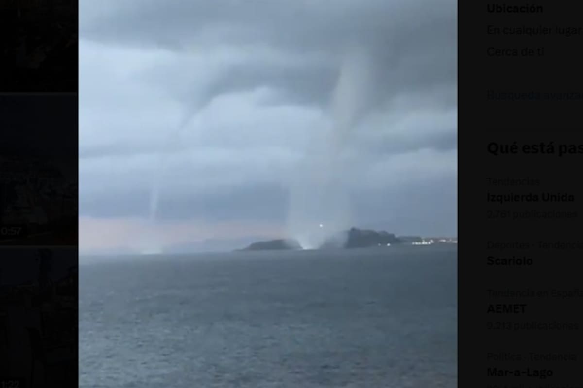 Las mangas marinas sobre el puerto de Mazarrón, esta tarde.