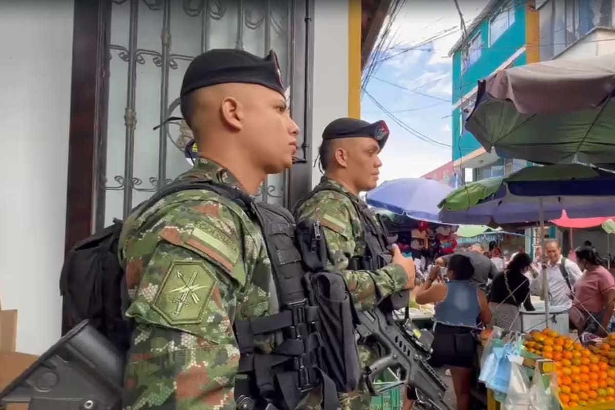 “Dispuse un equipo especial encabezado por el Gaula, la Sijin y la Fiscalía para establecer si los homicidios y las denuncias están conectadas”, dijo el comandante de la Policía. El Gaula Militar también hace presencia.