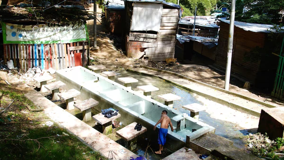 Gracias a una acción popular, las familias de Las Pilas lograron acceder a estas albercas. Esta zona fue la que más sufrió con la deflagración de anoche. (Archivo/VANGUARDIA)