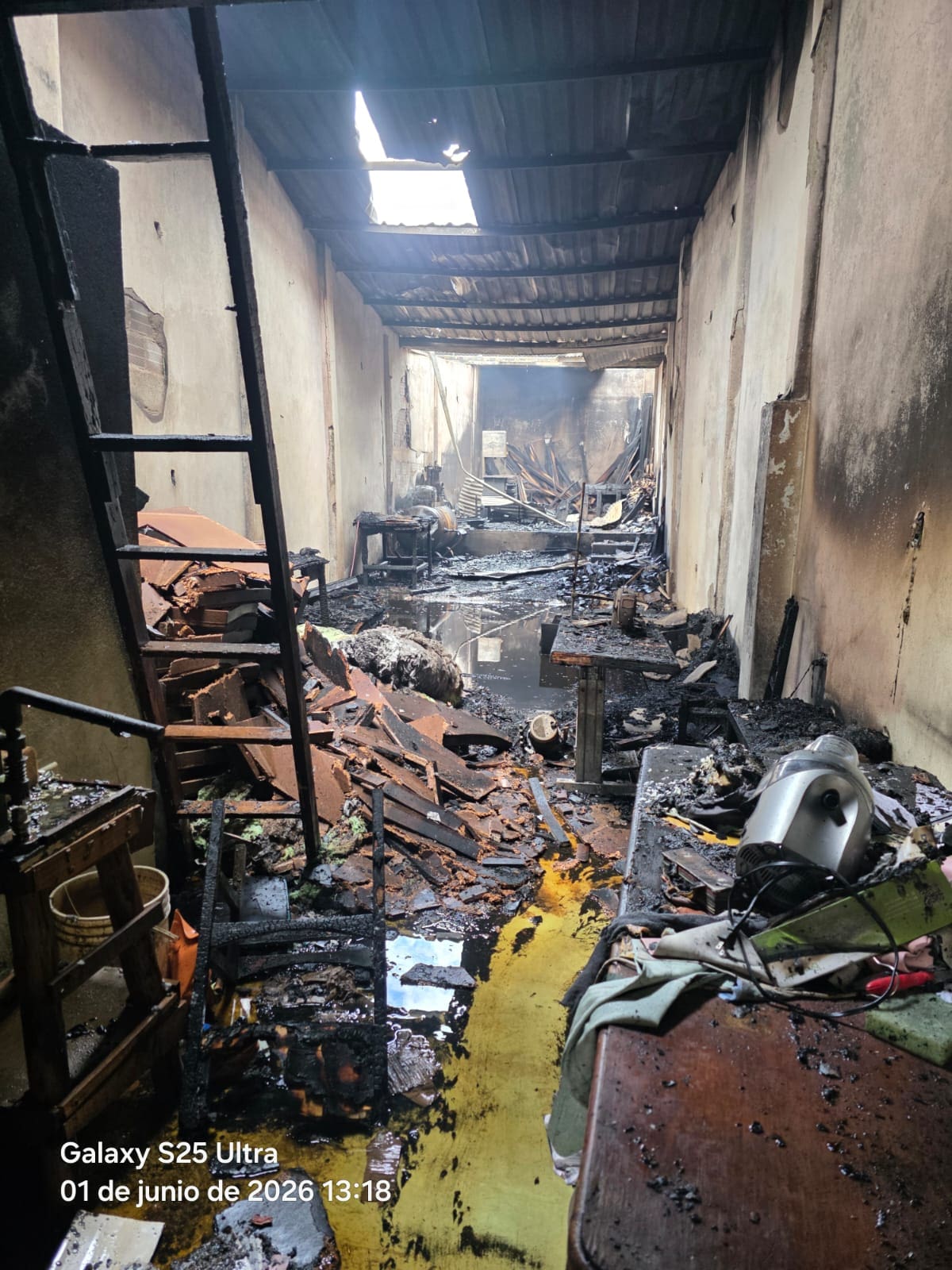 Las primeras hipótesis apuntan a que un cortocircuito habría desencadenado el incendio.