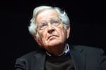 Las reacciones en internet por la falsa muerte de Noam Chomsky que fue tendencia en redes
