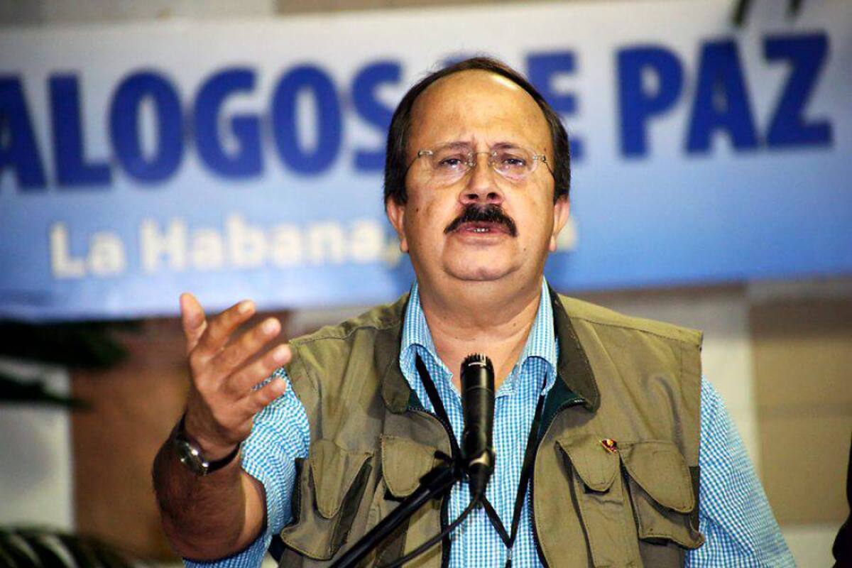 El integrante de la comisión negociadora de las Farc en La Habana, Jesús Emilio Carvajalino, alias ‘Andrés París’, tuvo una charla con varios de comunicación en la que expresó su opinión sobre varios temas a nivel nacional. (Foto: Colprensa/ VANGUARDIA LIBERAL)