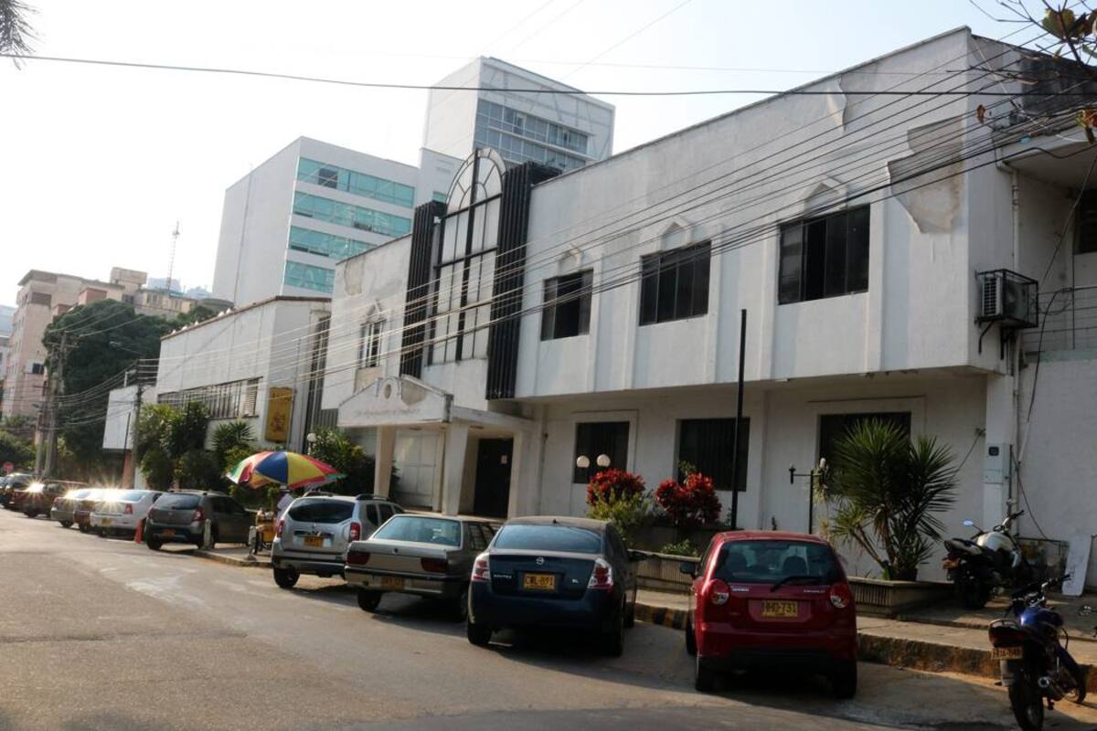La UIS está estudiando si es viable económicamente adquirir el predio del antiguo Club Los Profesionales para ubicar allí una sede del Instituto de Lenguas y otra para programas de posgrado. (Foto: Fabián Hernández / VANGUARDIA LIBERAL)