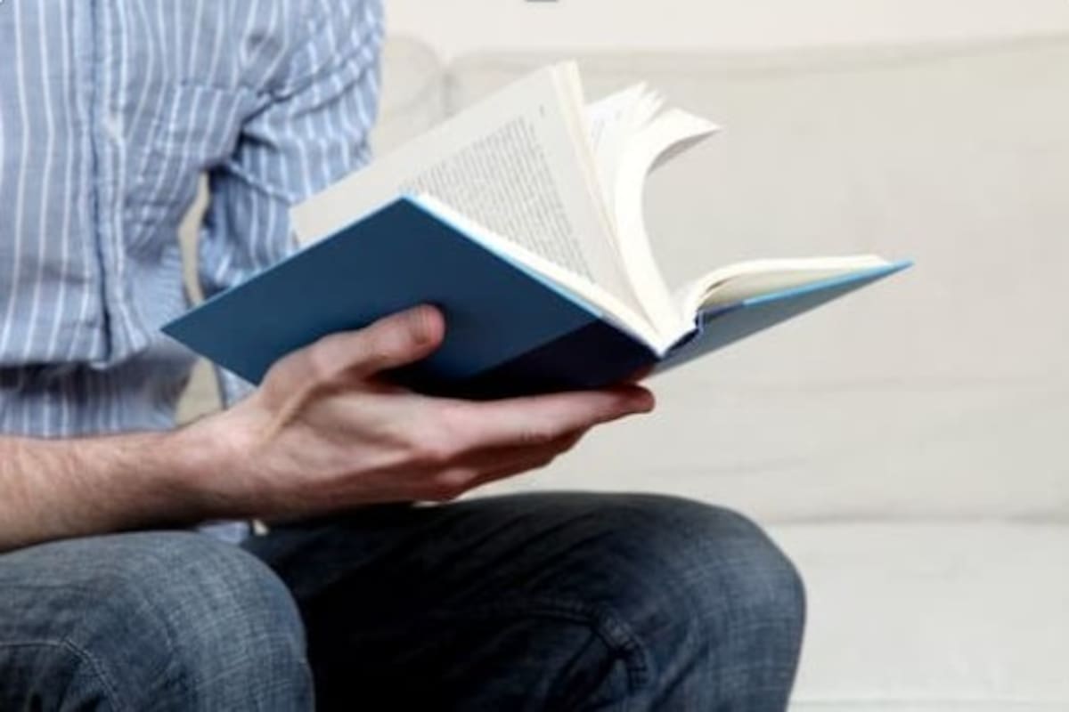 Cafeterías, cine literario, campañas masivas de lectura y apoyo a autores regionales hacen parte de las propuestas para revitalizar la cultura en la ciudad. Foto: Canva