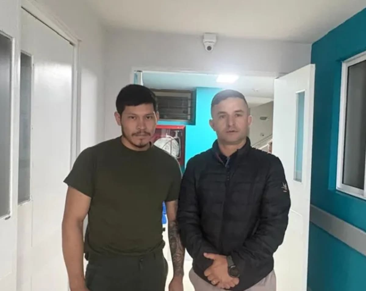 A la izquierda, José Ólger Melo Charry, miembro activo del Ejército de Francia. Foto: X Cortesía