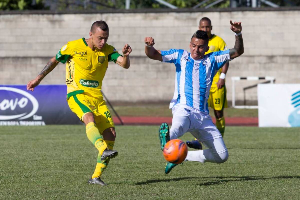 Real Santander, que no ha podido ganar en los partidos que enfrentó a Leones, tendrá la oportunidad de reivindicarse cuando los enfrente nuevamente en los cuartos de final de la B. (Foto: Archivo / VANGUARDIA LIBERAL )