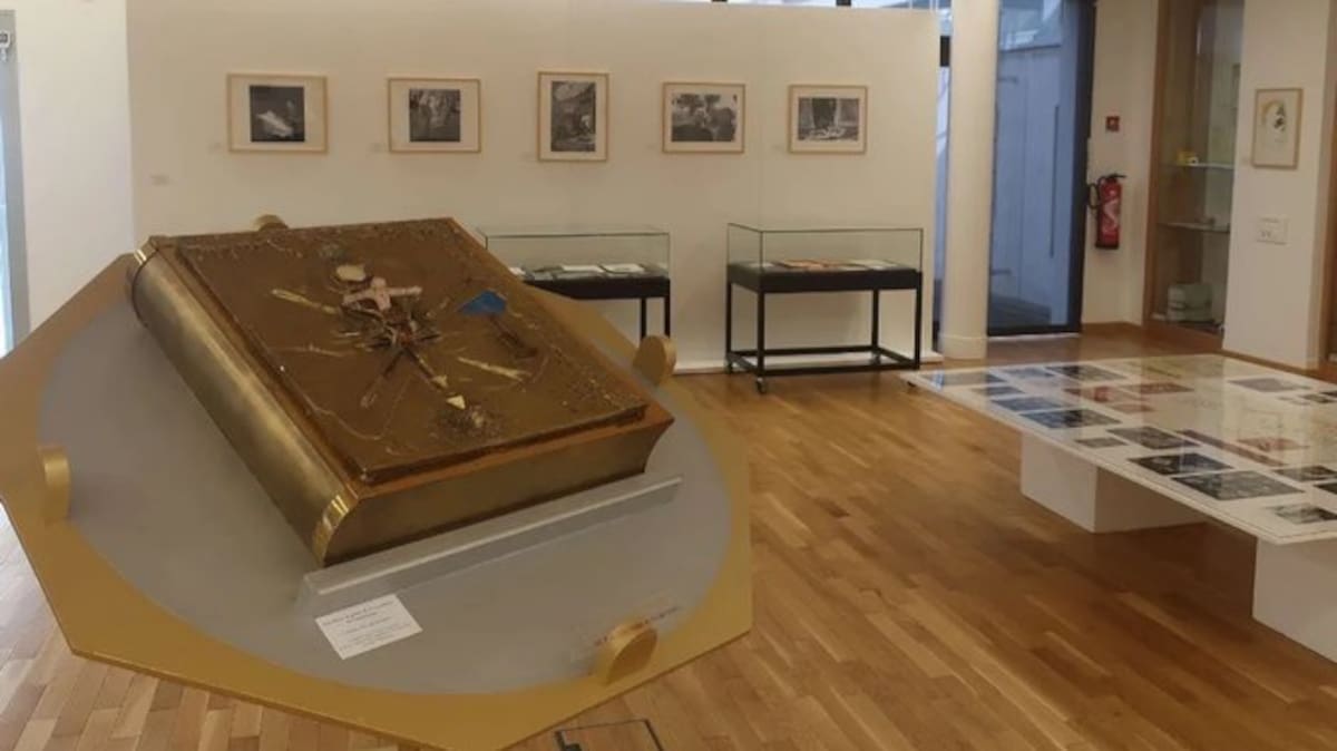 Roban en Francia un libro único de 210 kilos ilustrado por Salvador Dalí.