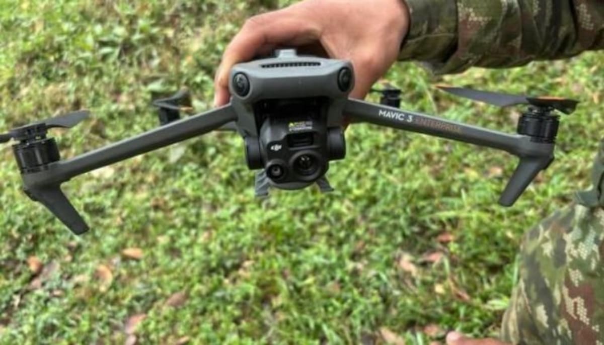 La Red de Mujeres y gestores educativos alertan sobre explosiones cerca de entornos escolares. Piden controles urgentes a la tecnología de guerra. | Foto: La Opinión.