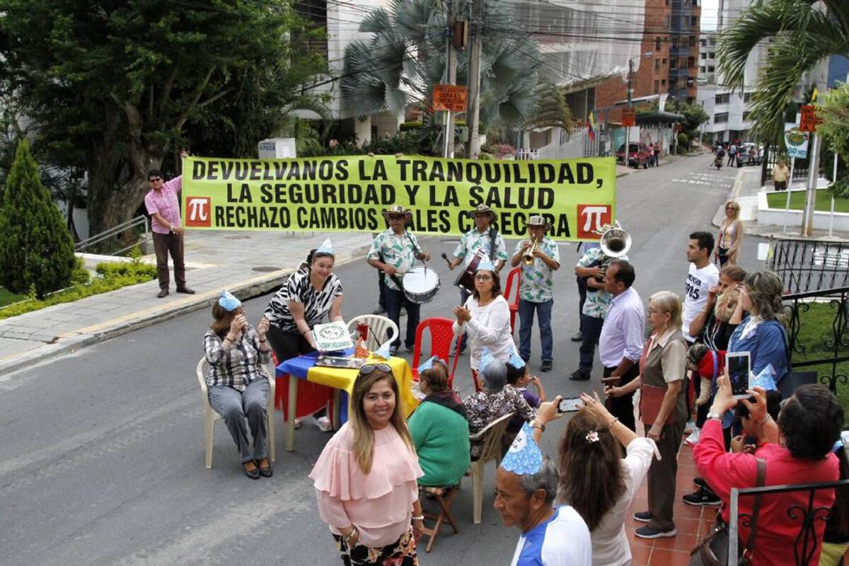 La comunidad de Altos de Cabecera viene realizando protestas desde hace más de un año por los cambios viales que, en abril de 2017, se impusieron por parte de la Dirección de Tránsito Local. (Foto: Archivo /VANGUARDIA LIBERAL)