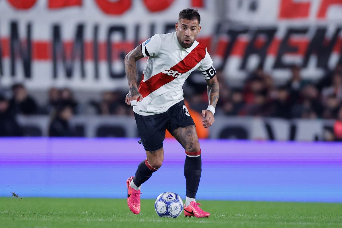 AME2865. BUENOS AIRES (ARGENTINA), 25/07/2026.- Nicolás Otamendi de River controla el balón este sábado, en un partido de la Liga Argentina entre River Plate y Barracas Central en el estadio Monumental, en Buenos Aires (Argentina). EFE/ Juan Ignacio Roncoroni