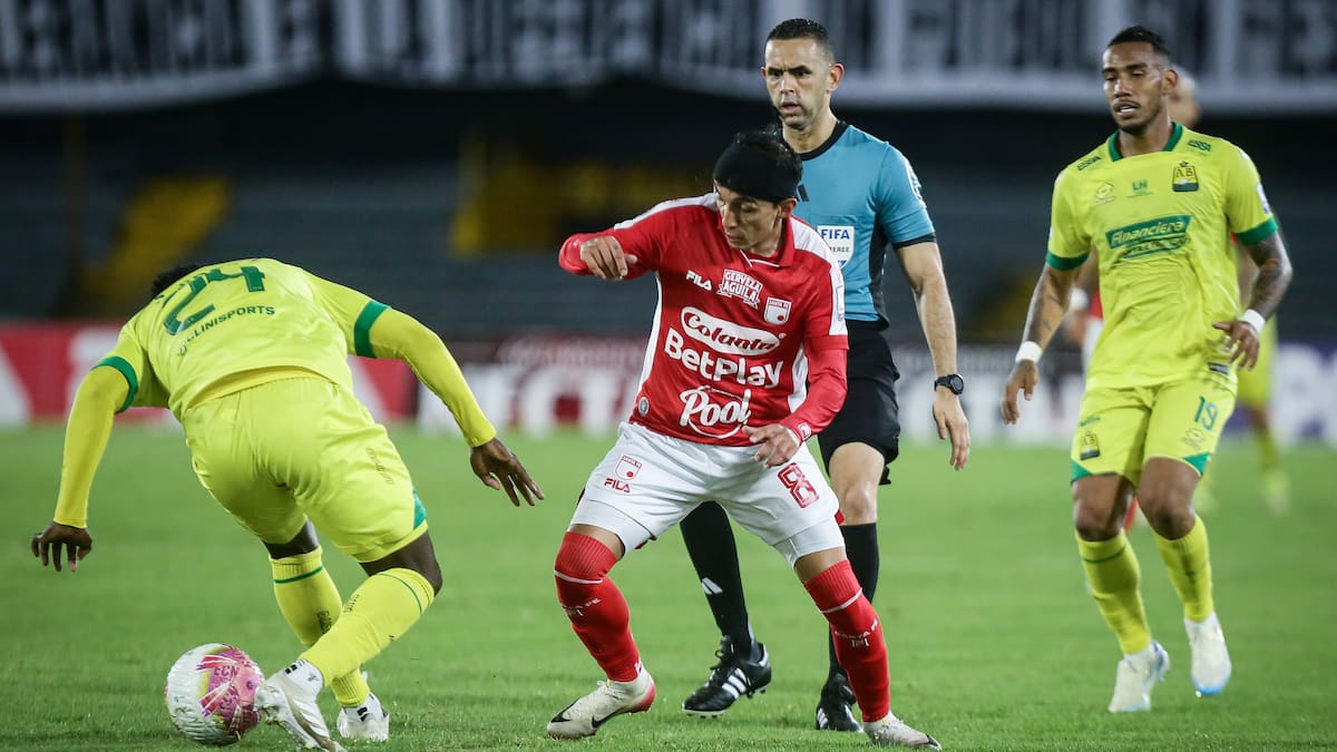 Bogotá. Octubre 26 de 2026. Independiente Santa Fe enfrenta a Atlético Bucaramanga , por encuentro válido de la fecha 14 de la Liga BetPlay ll 2026, en el Estadio Nemesio Camacho El Campín. (Colprensa - Cristian Bayona).
