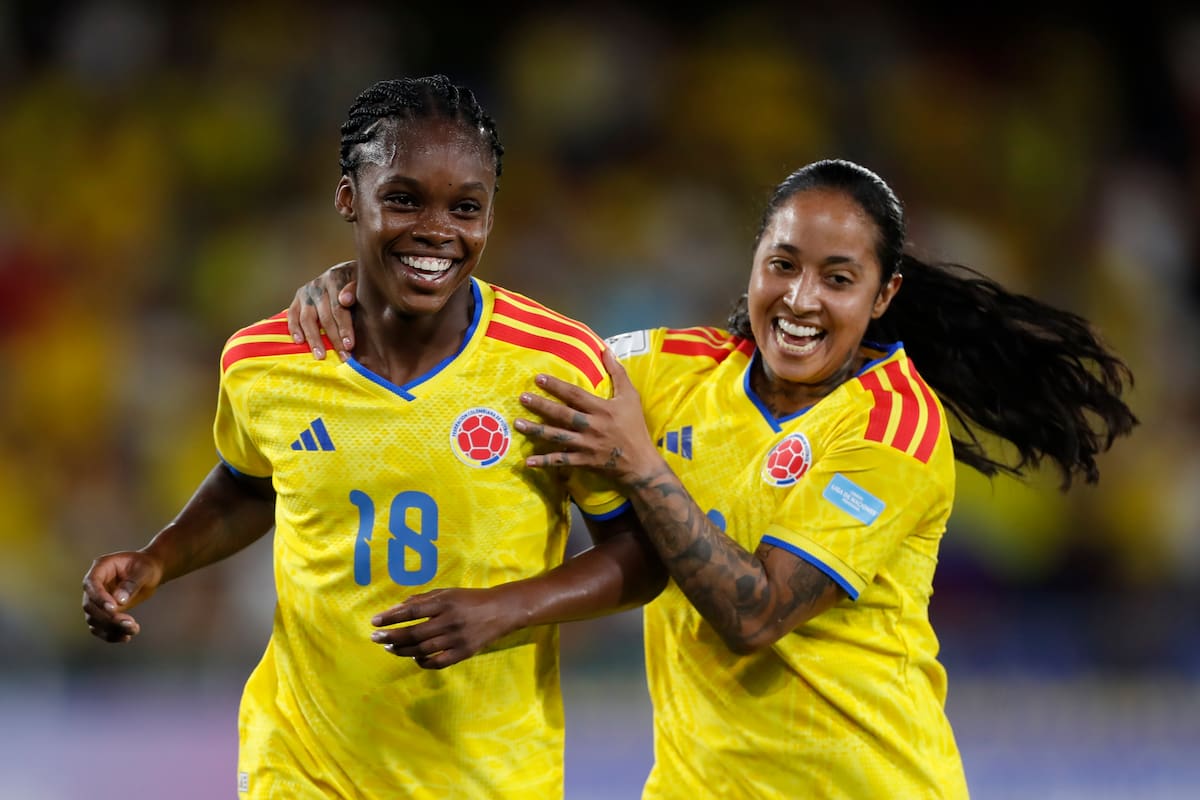 AME3658. CALI (COLOMBIA), 14/04/2026.- Linda Caicedo (i) y Manuela Pavi de Colombia celebran un gol este martes, en un partido de la Liga de Naciones Femenina entre Colombia y Chile en el estadio Olímpico Pascual Guerrero en Cali (Colombia). EFE/ Ernesto Guzmán Jr